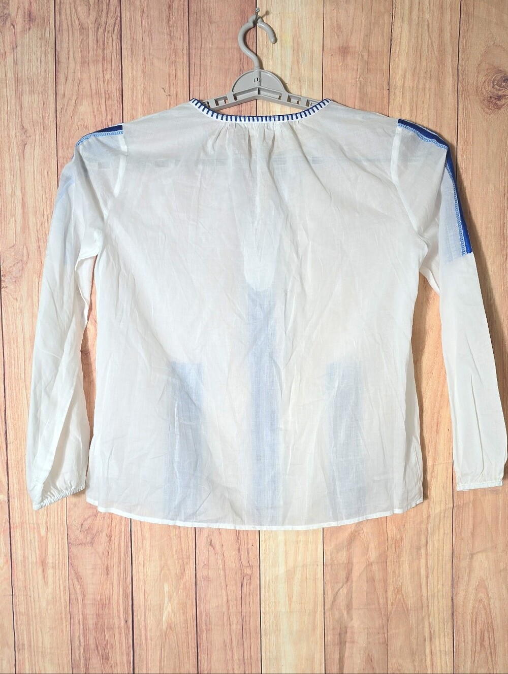 Michael Kors Lightweight White Long-Sleeve Top Blue Embroidery Medium - Picture 3 of 8